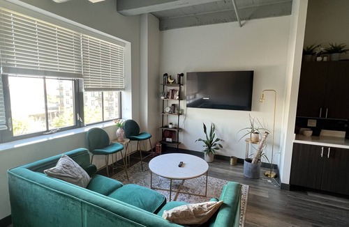 Near South Side Apartment | Modern 1-bedroom with access to GYM and Lounge! Close to McCormick
