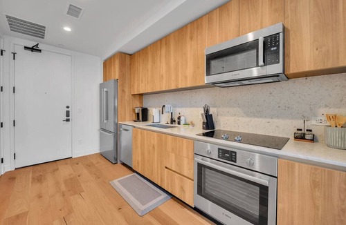 Rainey Street Historic District Apartment | Modern 1-Bedroom with City Views