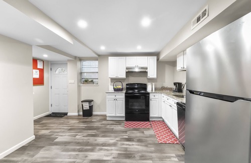 Silver Spring Apartment | Modern 1-BR Apartment