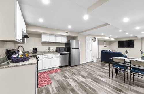 Silver Spring Apartment | Modern 1-BR Apartment