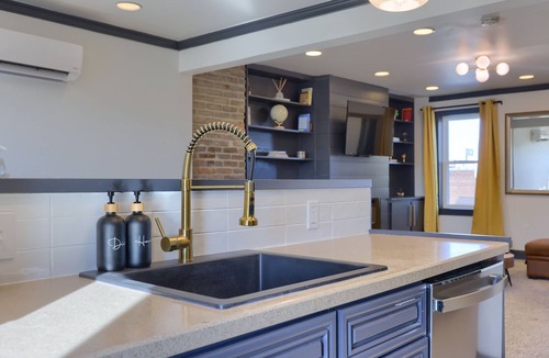 Lancaster House | Modern 1-BR Apt by Train Station