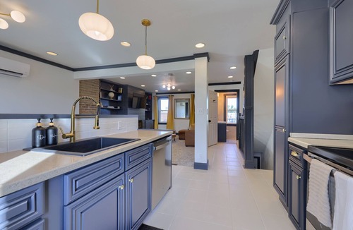 Lancaster House | Modern 1-BR Apt by Train Station