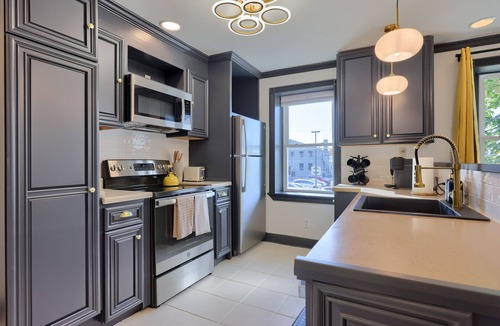 Lancaster House | Modern 1-BR Apt by Train Station