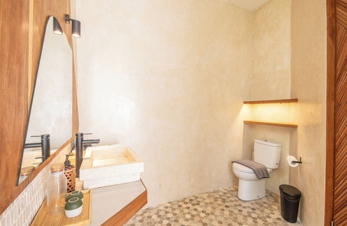 Pererenan Hotel | Modern 1-BR Loft with Art Deco Style Shared Pool