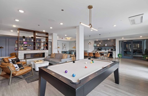 Palmer Square Apartment | Modern 1 King City Escape
