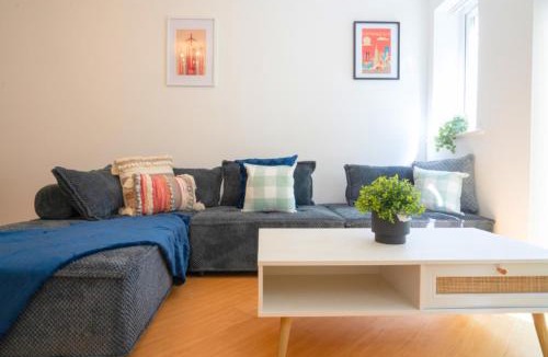 Marston Green House | Modern 10BR Retreat Sleeps 16plus nr HS2 NEC BHX