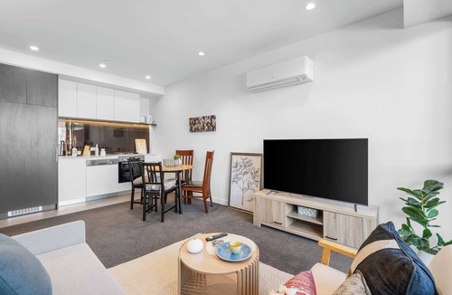 Hawthorn Apartment | Modern 1b Apt Near Swinburne University