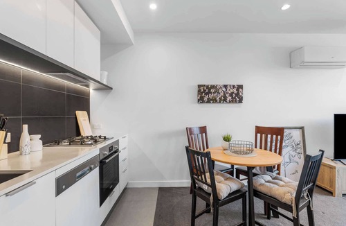 Hawthorn Apartment | Modern 1b Apt Near Swinburne University
