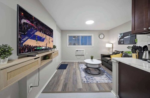 Hazel Park Apartment | Modern 1BD Apartment Near Ferndale