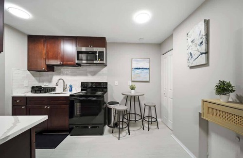 Hazel Park Apartment | Modern 1BD Apartment Near Ferndale