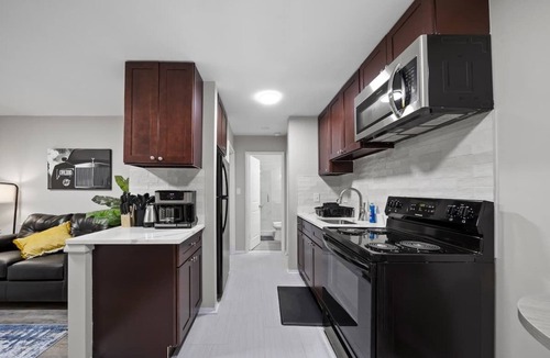 Hazel Park Apartment | Modern 1BD Apartment Near Ferndale