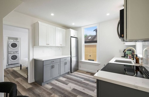 North Queen Anne Apartment | Modern 1BD Apt–Perfect Location!