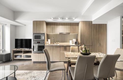 Bay Cloverhill Apartment | Modern 1Bd & Den in Downtown Toronto