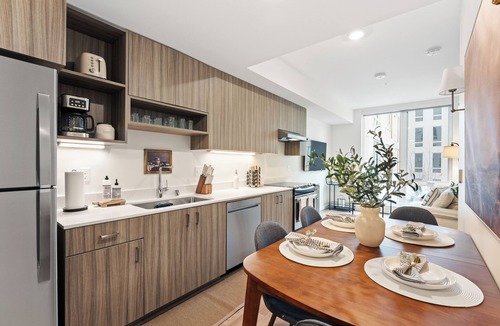 Riverside Apartment | Modern 1BD Riverfront - Near Downtown & Attractions!