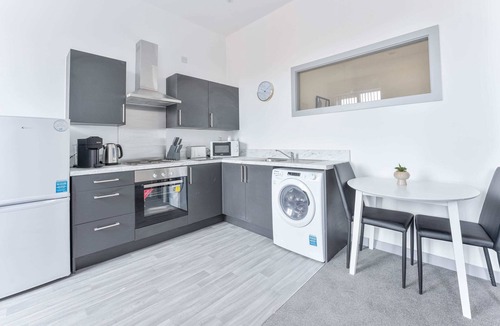 Brierley Hill Apartment | Modern 1BED Budget Apartment in Dudley