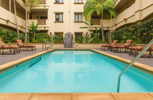 Koreatown Apartment | Modern 1Bed in Koreatown- Pool, Sauna & Free Parking