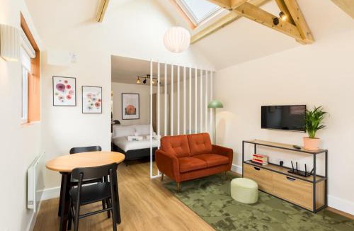 Royal Leamington Spa House | Modern 1Bed Studio with Parking Leamington Spa Pass the Keys