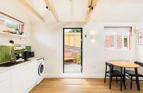 Royal Leamington Spa House | Modern 1Bed Studio with Parking Leamington Spa Pass the Keys