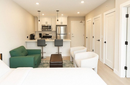 Jersey City Apartment | Modern 1BR 1BA Apartment
