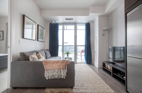 Toronto Entertainment District Condo | Modern 1BR + 1BA - Waterfront Condo/CN Tower!