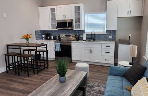 Denton House | Modern 1BR ADU w/Kitchen, Laundry & Patio