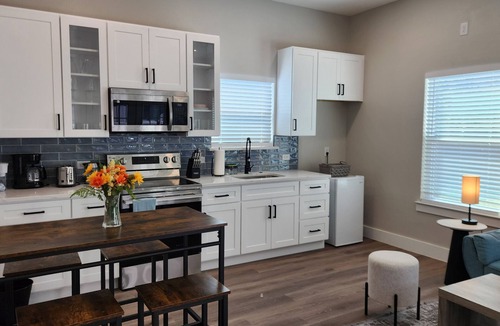 Denton House | Modern 1BR ADU w/Kitchen, Laundry & Patio
