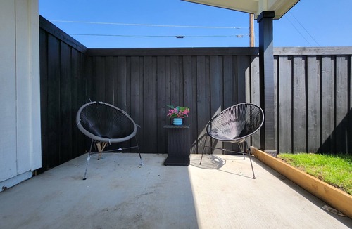Denton House | Modern 1BR ADU w/Kitchen, Laundry & Patio