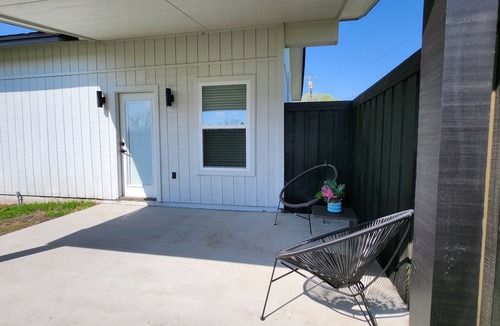 Denton House | Modern 1BR ADU w/Kitchen, Laundry & Patio
