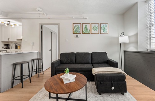 Central Gardens Apartment | Modern 1BR Apartment, Memphis