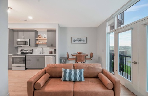 Wichita Apartment | Modern 1BR APT in DT with Infinity Pool & Sauna