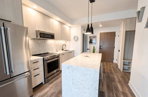 Downtown Toronto Apartment | Modern 1BR Apt with Stunning Views and Pool Access