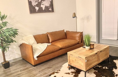 Central Southwest Apartment | ⚡️Modern 1BR/BA Mid-Rise w/ 24hr pool+Gym⚡️