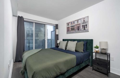 Bay Cloverhill Apartment | Modern 1BR Condo by Yorkville w Sofa Bed Sleeps 3