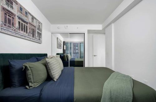Bay Cloverhill Apartment | Modern 1BR Condo by Yorkville w Sofa Bed Sleeps 3