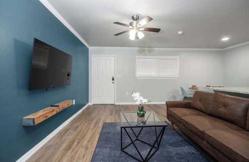 Old East Dallas Condo | Modern 1BR Condo Near Uptown Dallas