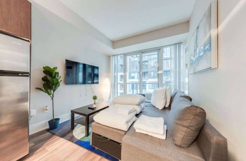 Wellington Place Apartment | Modern 1BR Downtown Condo near everything,Sleeps 4