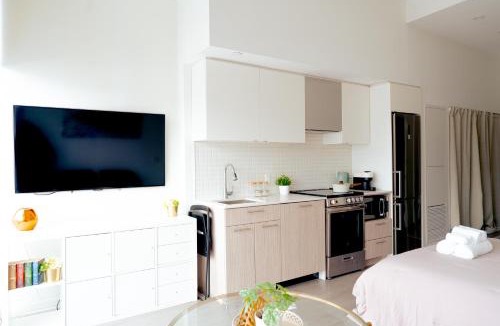 Garden District Apartment | Modern 1BR Downtown Toronto - Steps to Eaton Centre & Yonge-Dundas Square