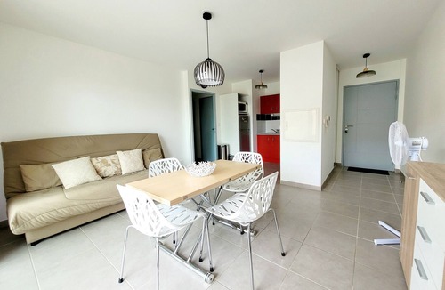 La Jetee Apartment | Modern 1BR Apartment with Pool, Garage, Near Beach - Sleeps 4