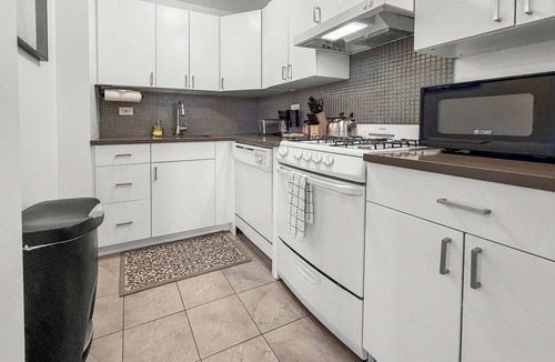 East Hyde Park Apartment | Modern 1BR in Historic HydePark