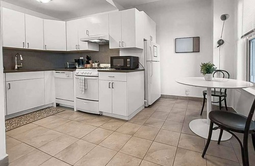 East Hyde Park Apartment | Modern 1BR in Historic HydePark