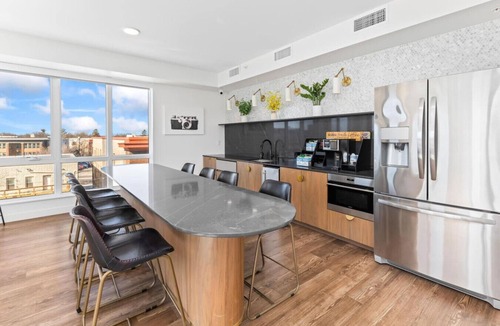 Uptown Apartment | Modern 1BR in Lowry Hill | Near Shops & Dining