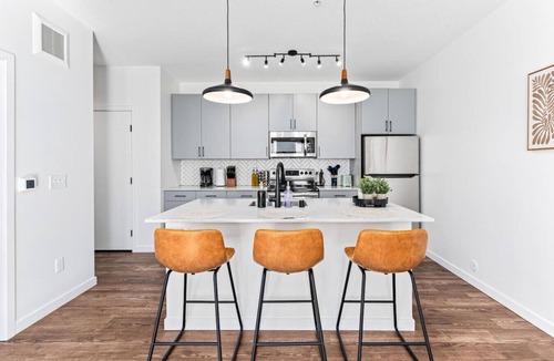 Uptown Apartment | Modern 1BR in Lowry Hill | Near Shops & Dining