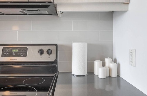 Cite Multimedia Apartment | Modern 1BR in Old Montreal + Lounge Access