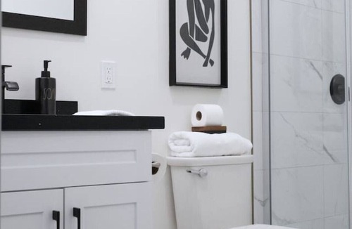 South London House | Modern 1BR in Wortley Village+ Wi-Fi +Washer&Dryer