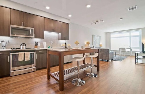 Shoreline West Apartment | Modern 1BR | Kitchen + Laundry | Near Castro St