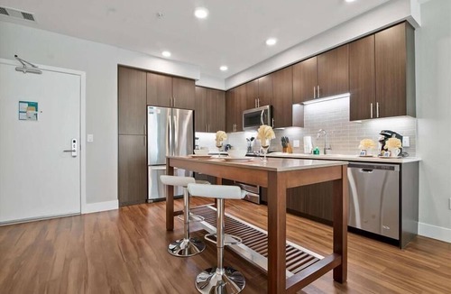 Shoreline West Apartment | Modern 1BR | Kitchen + Laundry | Near Castro St