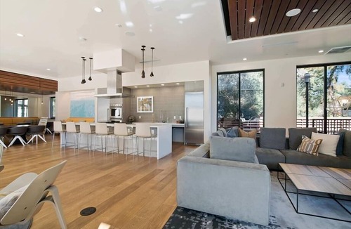 Shoreline West Apartment | Modern 1BR | Kitchen + Laundry | Near Castro St