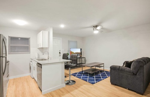 Hyde Park Apartment | Modern 1BR Near UT Hyde Park Evonify