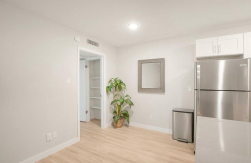 Hyde Park Apartment | Modern 1BR Near UT Hyde Park Evonify
