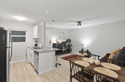 Hyde Park Apartment | Modern 1BR Near UT Hyde Park Evonify